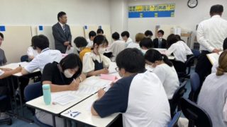 教師から塾へ転職｜進路指導経験を高校受験・進路相談に活かす教室長の仕事